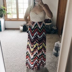 Strapless patterned dress